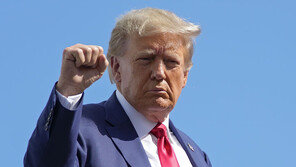 “트럼프, 재선하면 나토에서 탈퇴할 것” 옛 참모들 경고