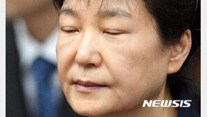 “朴 탄핵으로 정신 피해” 국가상대 손배소 2심도 패소