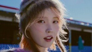 아이유 신곡 뮤비에 ‘트위티 버드’ 나온다…“걔는 홀씨가 됐다구”
