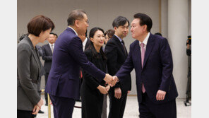 의료계 집단행동 나서는 날…대통령실 “환자 곁 지켜달라”