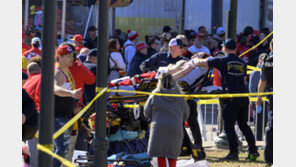 美 슈퍼볼 승리 퍼레이드 중 총격…1명 사망·20여명 부상