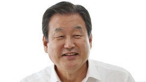 7선 노리던 김무성, 갑작스런 불출마 결단에 캠프도 당황