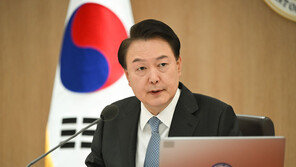 윤, 제주 화물선 침몰에 “배에 있는 사람 살리는 게 최우선” 긴급 지시