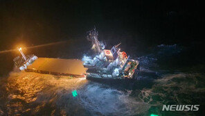 제주해경, 해상 침수 화물선 승선원 11명 전원 구조