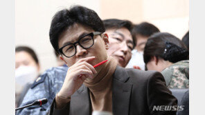 한동훈, 이재명 ‘돈봉투’ 의원 전화에 “수사받은 의원끼리 상의”