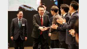 尹 “이공계 석·박사 매달 장학금 지급…대전 철도 지하화·CTX사업 속도”