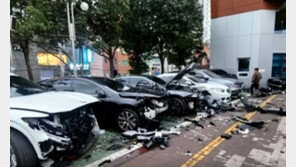 차량 9대 순식간에 박살…부산 주차장서 50대 운전자 돌진