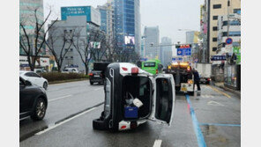 대구 중구 반월당네거리 3중 추돌, SUV 옆으로 누웠다