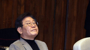 이재명 “의대 정원 2000명 증원? 정치쇼 아닌가”