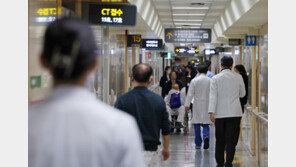 “왜 우리가 뒤집어 써야 하나”…전공의 일 떠안은 간호사들 부글