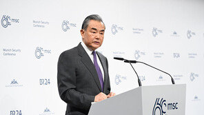 中왕이 “‘신장 집단학살‘ 주장은 새빨간 거짓말”