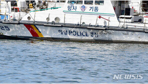영암 해상서 시신 발견…해경 인양 중