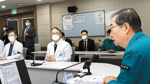 “12개 軍병원 응급실 개방… 서울의료원 등 공공병원도 연장 운영” 