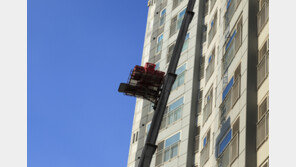 이삿짐 옮기던 작업자 8m 사다리차에서 떨어져 사망