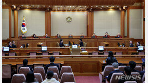 헌정 첫 검사 탄핵심판 시작…“공소권 남용” vs “원칙 처분”