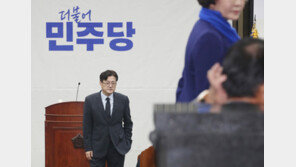 이재명 의총 불참에 비명 ‘격앙’…정청래 자리 뜨자 “어디 가나” 고성