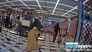 맨해튼 구찌 매장 들이닥친 강도단…“7700만원 상당 명품백 털어”