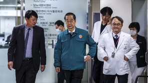 한 총리, 경찰병원 찾아 “의사 집단행동 장기화시 버팀목 돼달라”