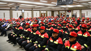 등짐펌프 메고 뛰는 고령 응시자…산불감시원 ‘고강도 체력검정’ 여전
