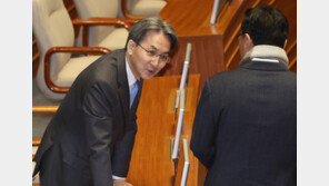 민주 선관위원장 정필모 사퇴…‘불공정 여론조사’ 논란 여파