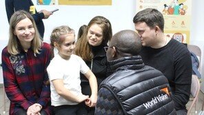 “도움 필요한 우크라이나 아동 330만 명… 보호 공간 만들고 정서적 지원”