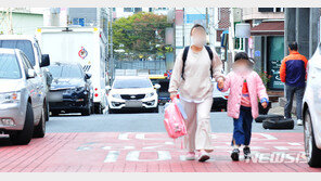 “골목길 주차 응징” 바퀴 앞뒤에 대못 뿌린 50대 벌금형