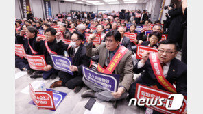  전국 의사 대표 “정부가 국민 볼모…14만 의사들 뭉쳐야” 가두행진 앞 결의