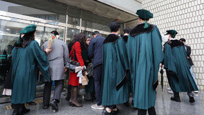 의대 졸업생들 “인턴 안 한다” 임용 포기…의료 공백 ‘악화일로’