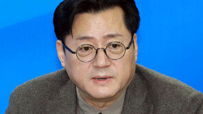 홍익표 “반도체 주도권 뒤쳐질 위기…특단의 대책 촉구”