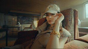 ‘컴백’ 청하, 신곡 ‘이니미니’ MV 티저 공개…강렬한 포스