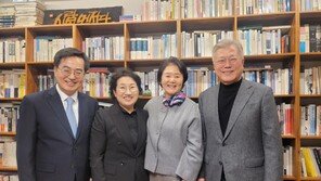 文 전 대통령 만난 김동연 “대한민국 역주행 막는데 역할 다 할 것”