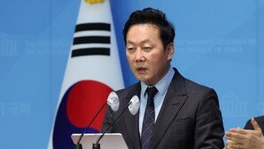 “DMZ 지뢰 밟으면 경품 목발”…민주 정봉주 막말 ‘뭇매’