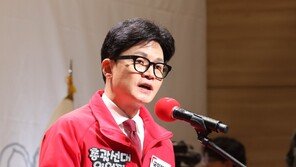 韓 “비례 사천 주장 우스운 얘기”…친윤 “韓 1인 정당, 제왕적 대표 아니다”