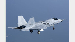 KF-21, 계획대로 40대 생산…계약은 올해·내년 두차례 나눠