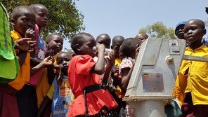 지하수 개발-펌프 설치해 아프리카에 깨끗하고 안전한 생수 제공
