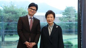 박근혜, 한동훈 만나 ‘의대 정원, 유연하게 대응’ 조언