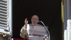 프란치스코 교황 건강 문제로 예수 수난일 행사 불참