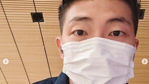 BTS RM, 군 휴가 중 근황 공개…호떡 들고 환한 웃음