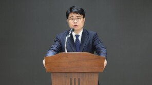 ‘돌아오라’ 윤석열 대통령 담화…새 의협회장 “입장 없다”
