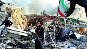 이스라엘의 영사관 폭격에, 이란 보복 천명… “확전 결정타 우려”