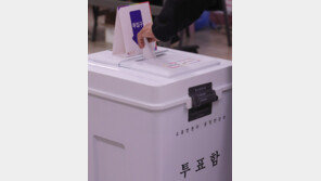 “잘못 찍었잖아” 군산 투표소에서 50대 남성, 자녀 투표용지 찢어