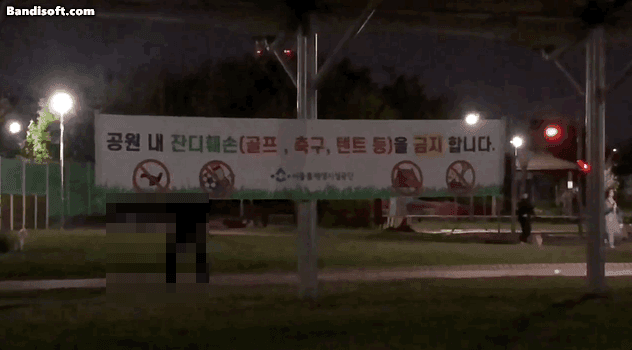 “공원에서 민폐 스윙”…경고문에도 골프 연습하는 무개념男 공분