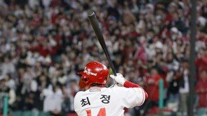 ‘467호포’ 최정, 이승엽 감독 따라잡았다…통산 최다 홈런 타이