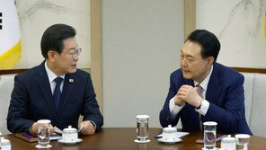 尹-李 첫 회담 ‘평행선’… 의대 증원엔 공감