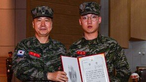 전역 전 휴가 반납 훈련 참가한 해병대 병장…사단장 상장 수여