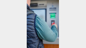 보안 직원 손발 묶어놓고 ‘ATM 키’ 탈취해 도주…용의자 체포