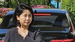 김혜경 측근 ‘증인 불출석’…재판부, 제보자 녹취록 증거여부 비공개 판단