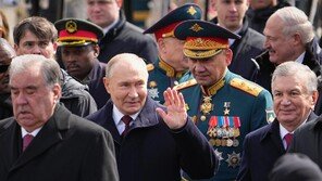 전승기념일 자축한 푸틴 “러 전략군 항상 전투준비 태세”