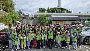 현대엔지니어링, 임직원 가족과 함께 생태숲 가꾸기 봉사활동 진행...8년간 2300여그루 식재