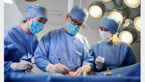 “내 수술 모습 카톡 유출”…성형수술 중 환자 찍어 유포한 간호조무사